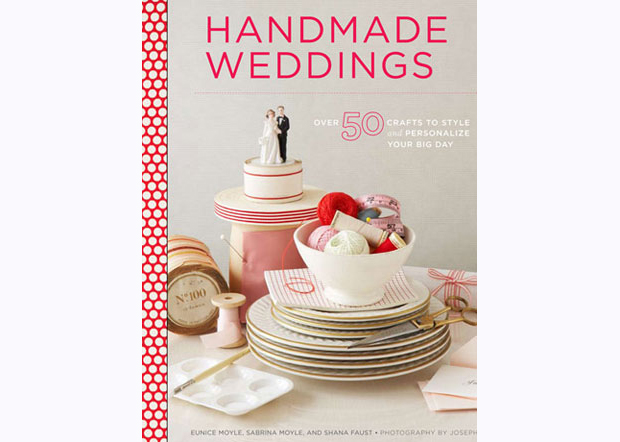 Featuring over 50 DIY wedding crafts in six unique wedding styles 