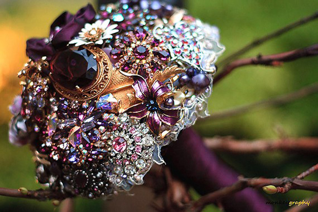 Vintage Brooch Bouquet, Alternative Wedding Bouquet, DIY wedding ideas Vintage Brooch Bouquet, Alternative Wedding Bouquet, DIY wedding ideas