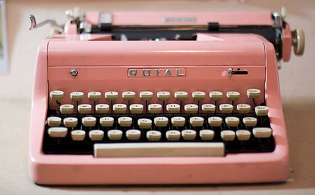 pink vintage typewriter wedding decor This cute Pink vintage typewriter