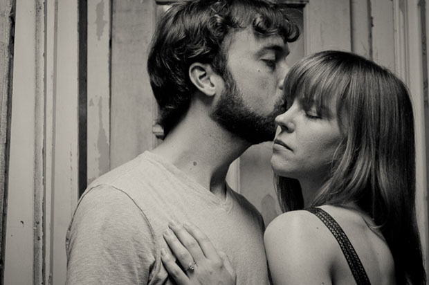 An engagement shoot in a cosy vintage home I have a lovely engagement shoot to show you today that is so relaxed and laid-back and the couple actually chose to be photographed in their home. I think this...