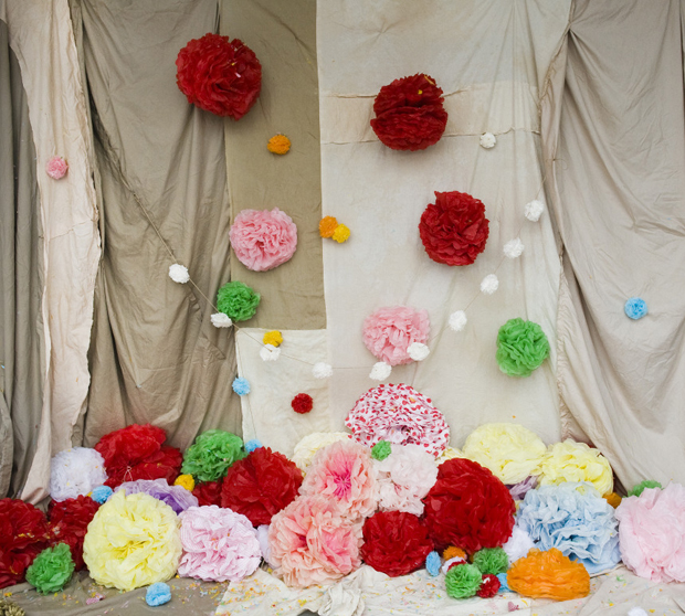 The Pom Pom Factory, Pom Poms, Pompoms, Pompoms inspiration, pompoms pasteller, pompoms fest, fest med pompoms, dukning pompoms, Volang, Volang pompoms, Volang DIY, pompoms DIY, var köper man pompoms, köpa silkespapper pompoms,