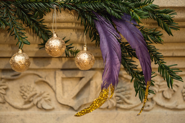christmas, festive, noel, yuletide, a crafted christmas, rustic, rustic luxe, gold dipped feathers, glitter dipped feathers, mantelpiece, garland, baubles, fir, pine (2) christmas, festive, noel, yuletide, a crafted christmas, rustic, rustic luxe, gold dipped feathers, glitter dipped feathers, mantelpiece, garland, baubles, fir, pine (2)