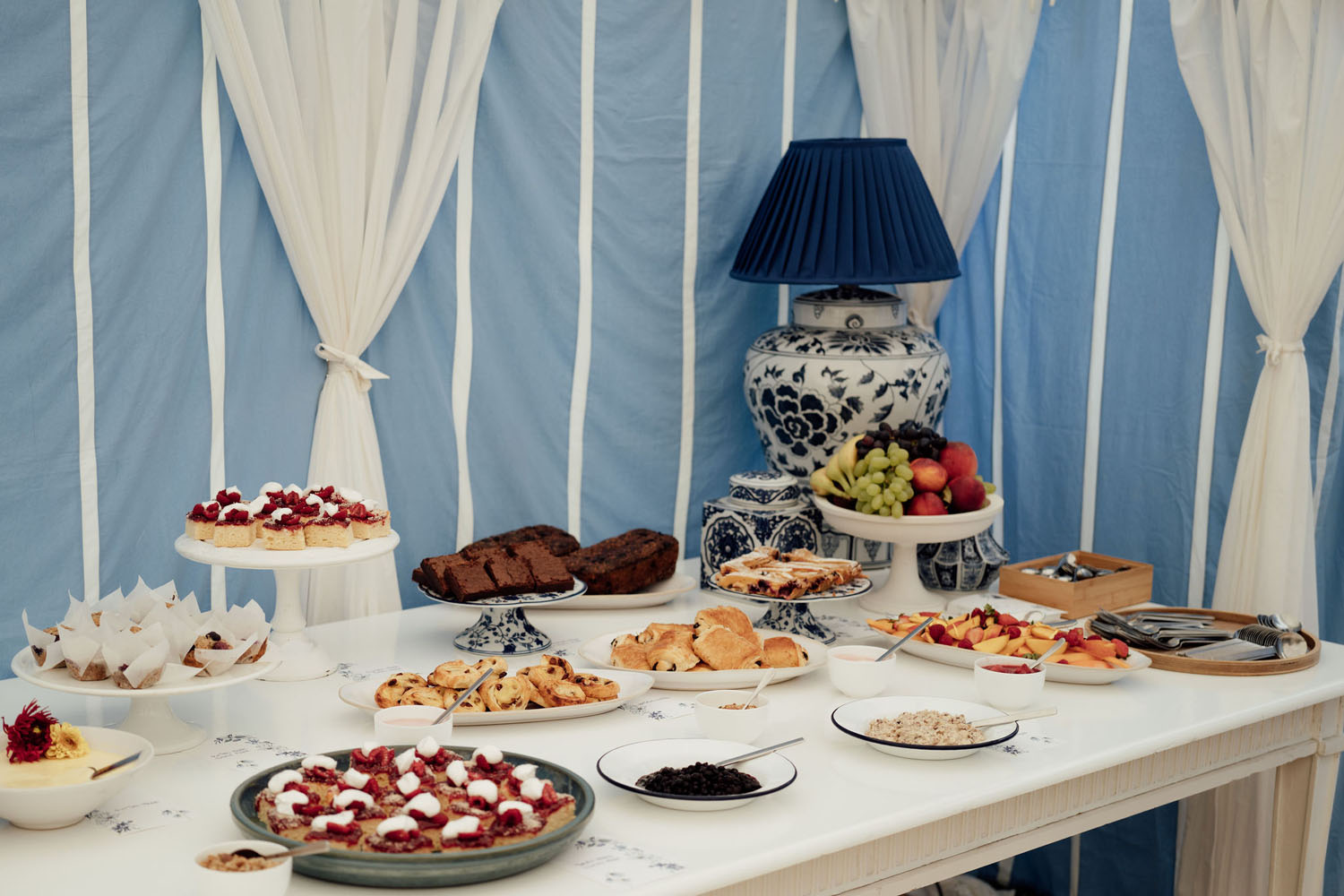 Heckfield Place, Luxury Event, Pocketful of dreams, Event Styling, 60th Birthday, Tablescape, Sunday Brunch Party, Matt Porteous, Kitten Grayson, Skye Gyngell, White and blue party