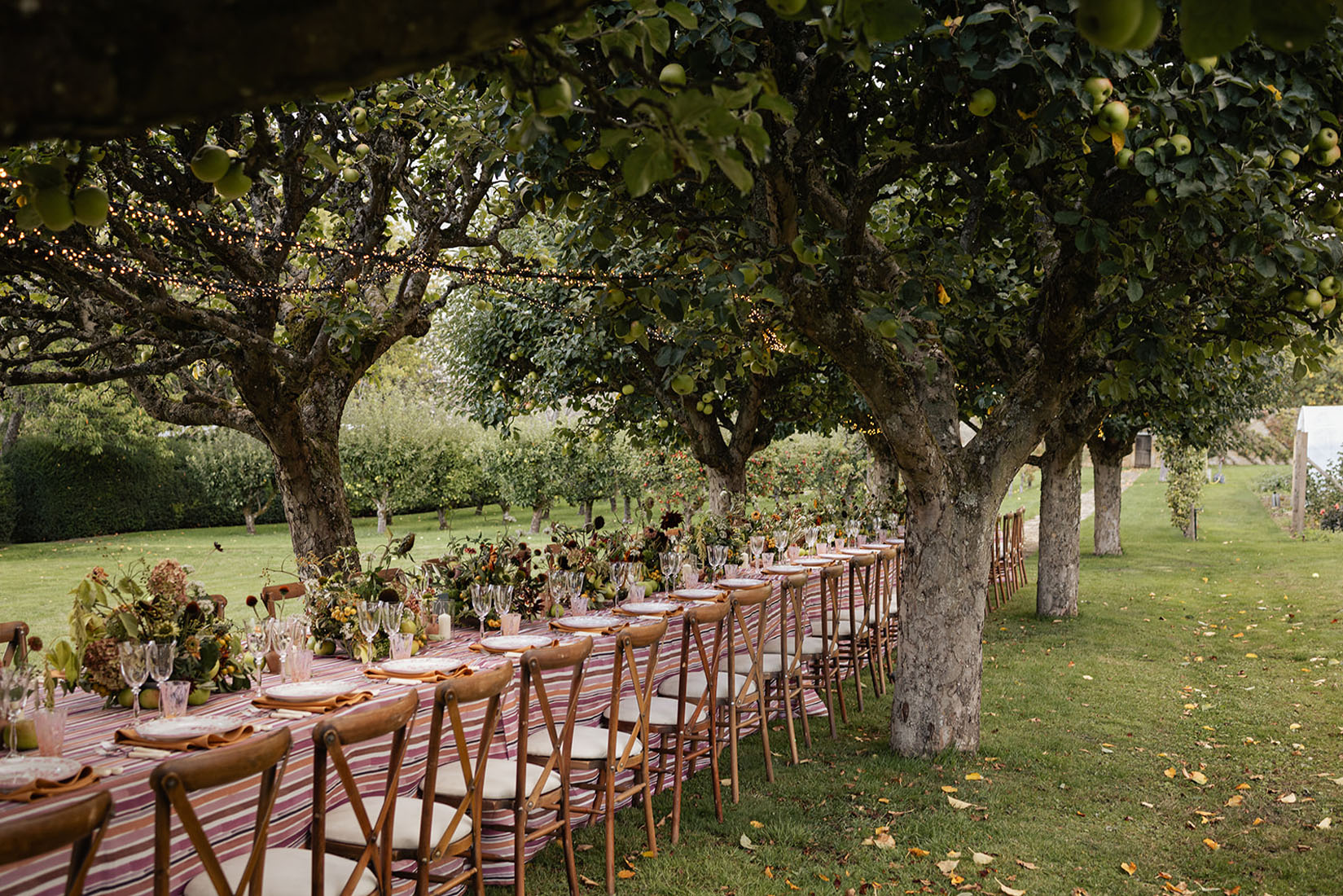 Cotswolds wedding planner, rehearsal dinner, Cotswolds wedding weekend, Cornwell Manor wedding, Cotswolds Destination Wedding, wedding rehearsal dinner, alfresco wedding dinner, asado wedding catering, Salsa Rose, Pocketful of Dreams, Cornwell Manor planner, Luxury Wedding Planner, Cotswolds Wedding Planner, Dos Mas En La Mesa, Swallows and Damsons